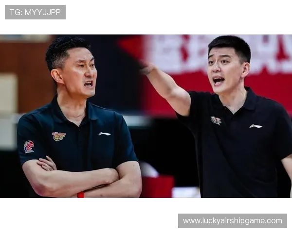 选手赛前握手环节现趣味表情包，轻松氛围缓解比赛压力